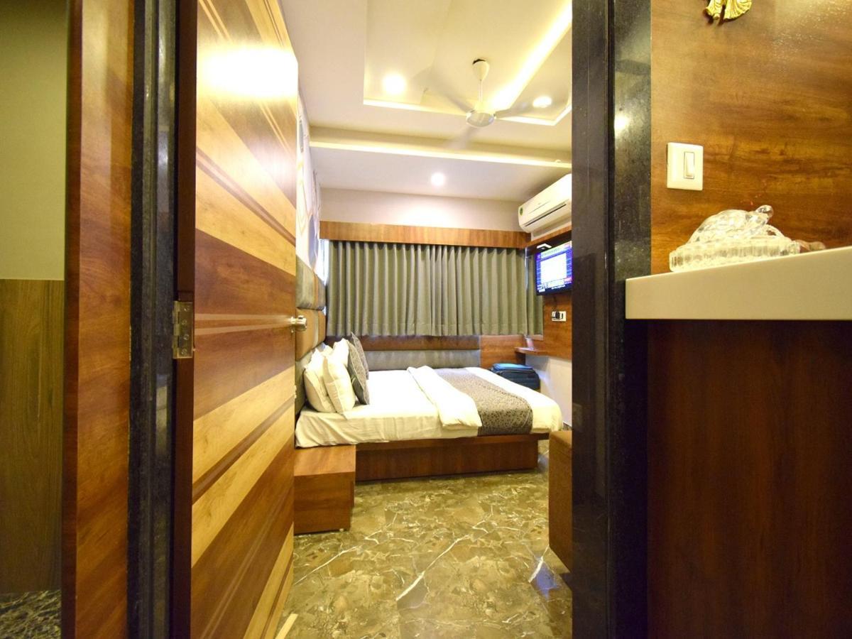 Hotel Lake Palace Ahmedabad Esterno foto