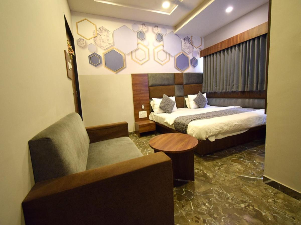 Hotel Lake Palace Ahmedabad Esterno foto