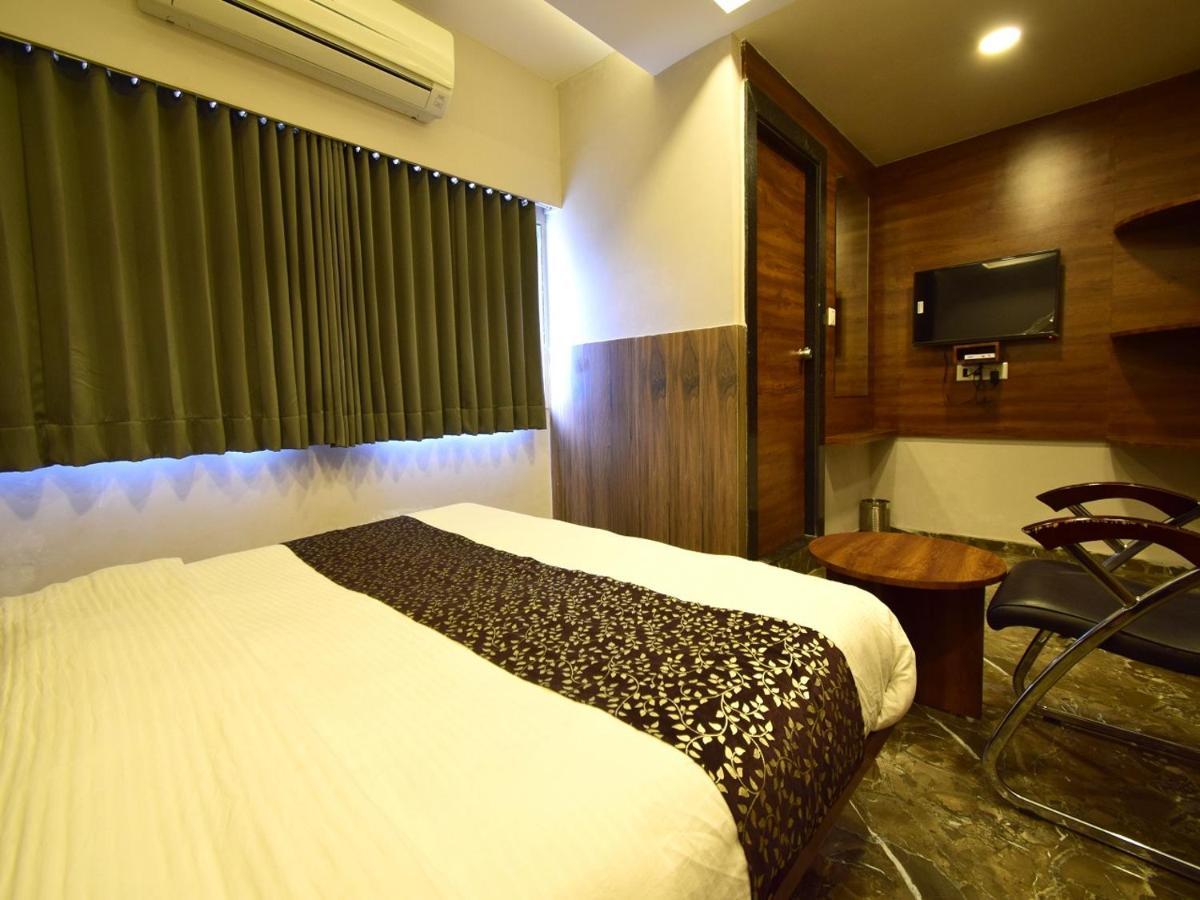 Hotel Lake Palace Ahmedabad Esterno foto