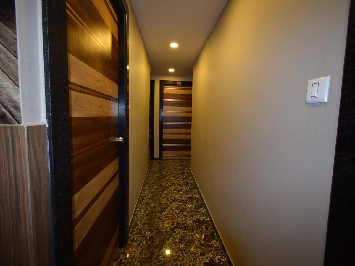 Hotel Lake Palace Ahmedabad Esterno foto