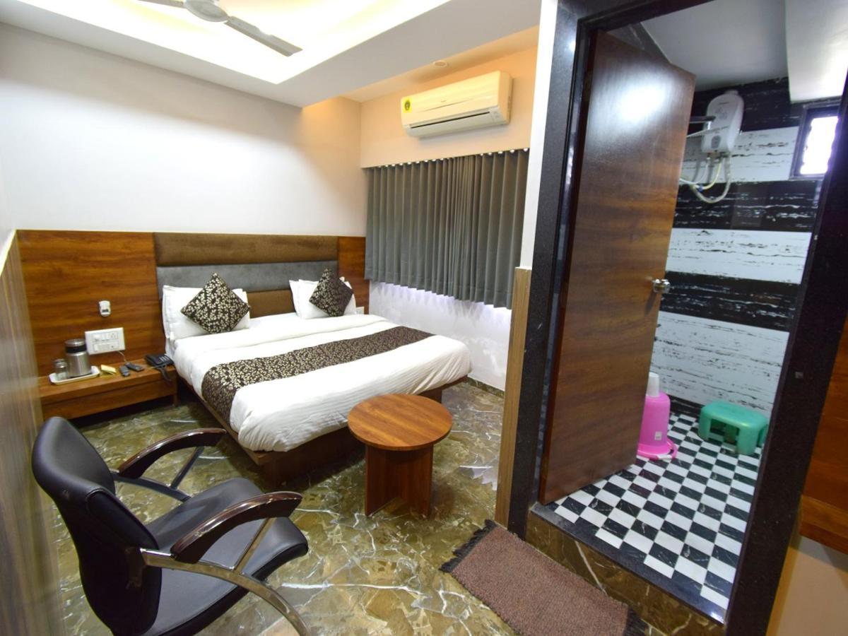 Hotel Lake Palace Ahmedabad Esterno foto