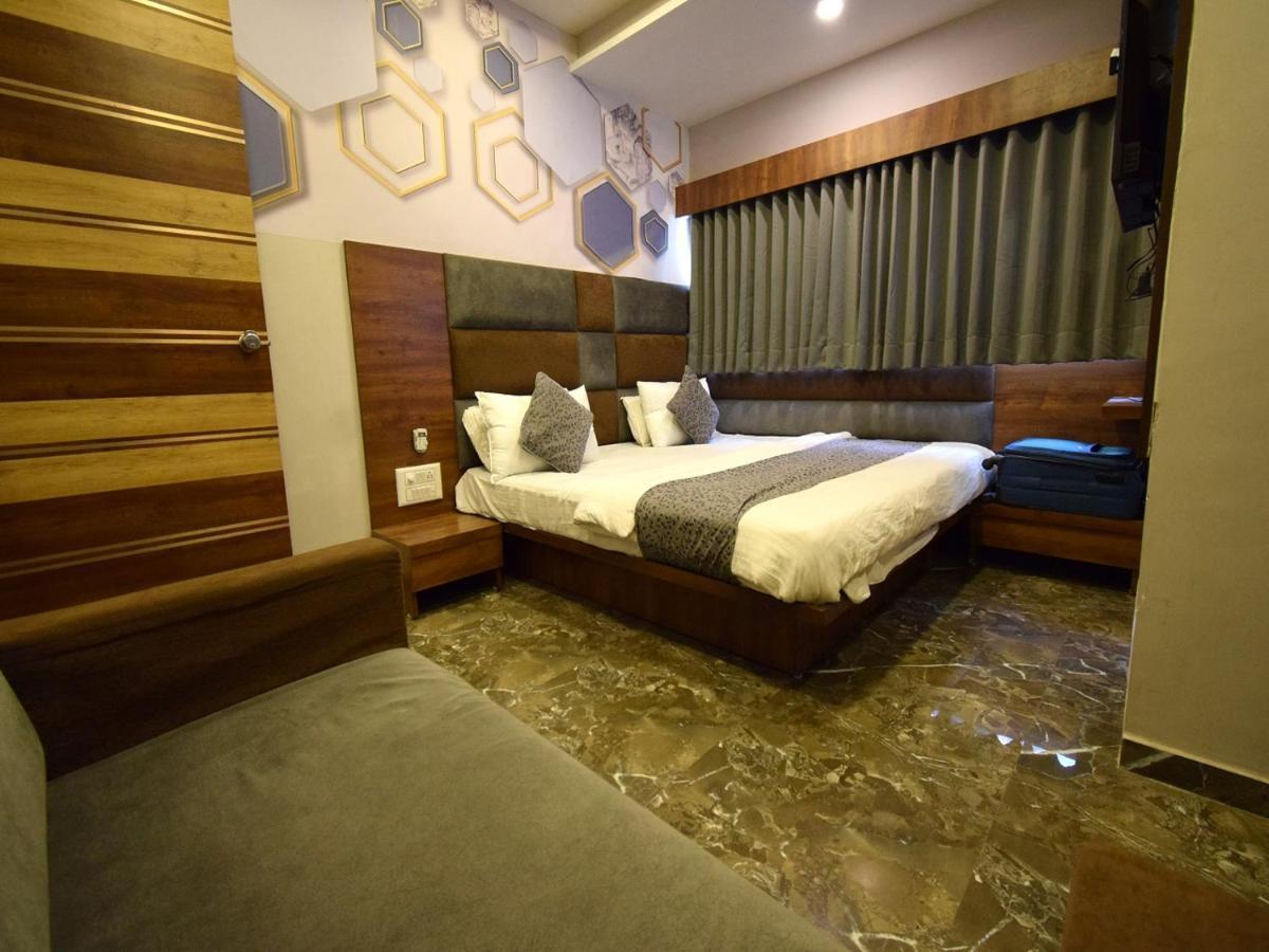 Hotel Lake Palace Ahmedabad Esterno foto
