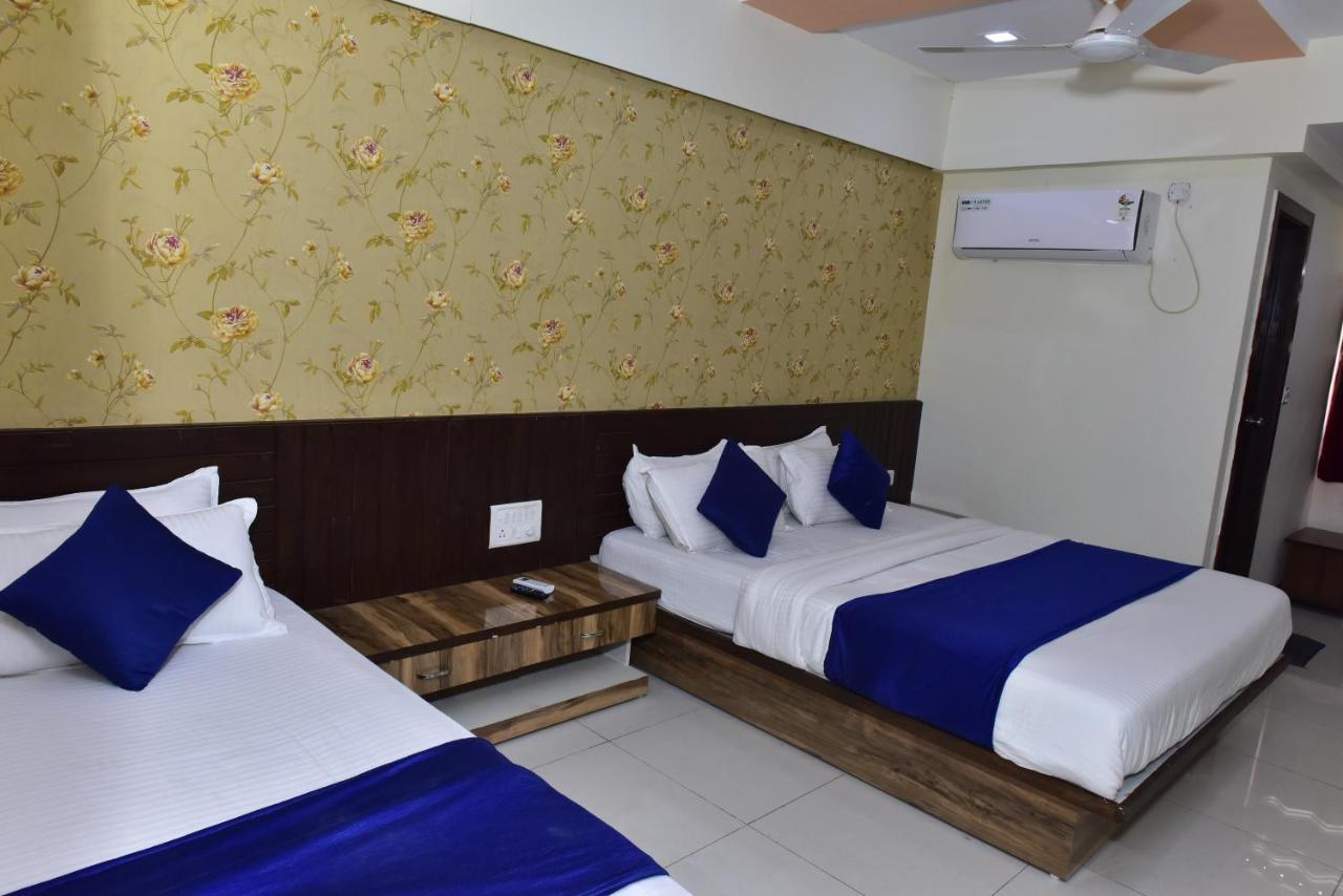 Hotel Lake Palace Ahmedabad Esterno foto