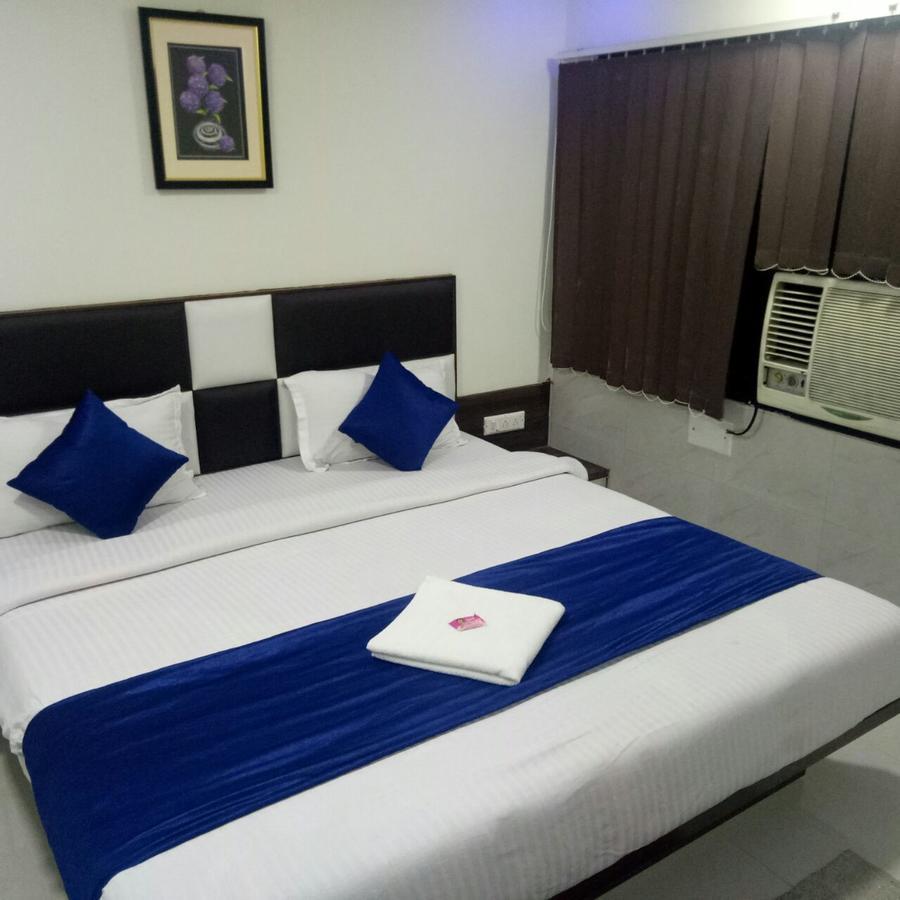 Hotel Lake Palace Ahmedabad Esterno foto