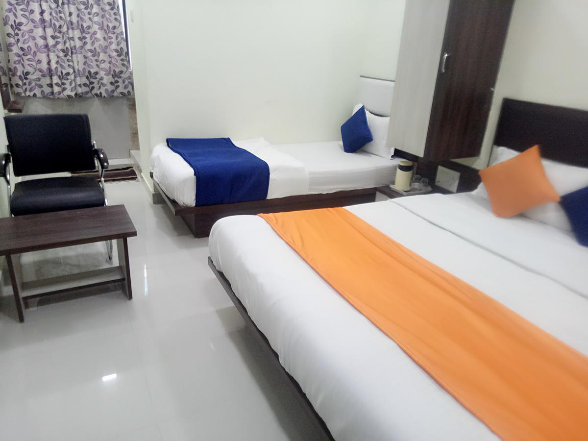 Hotel Lake Palace Ahmedabad Esterno foto