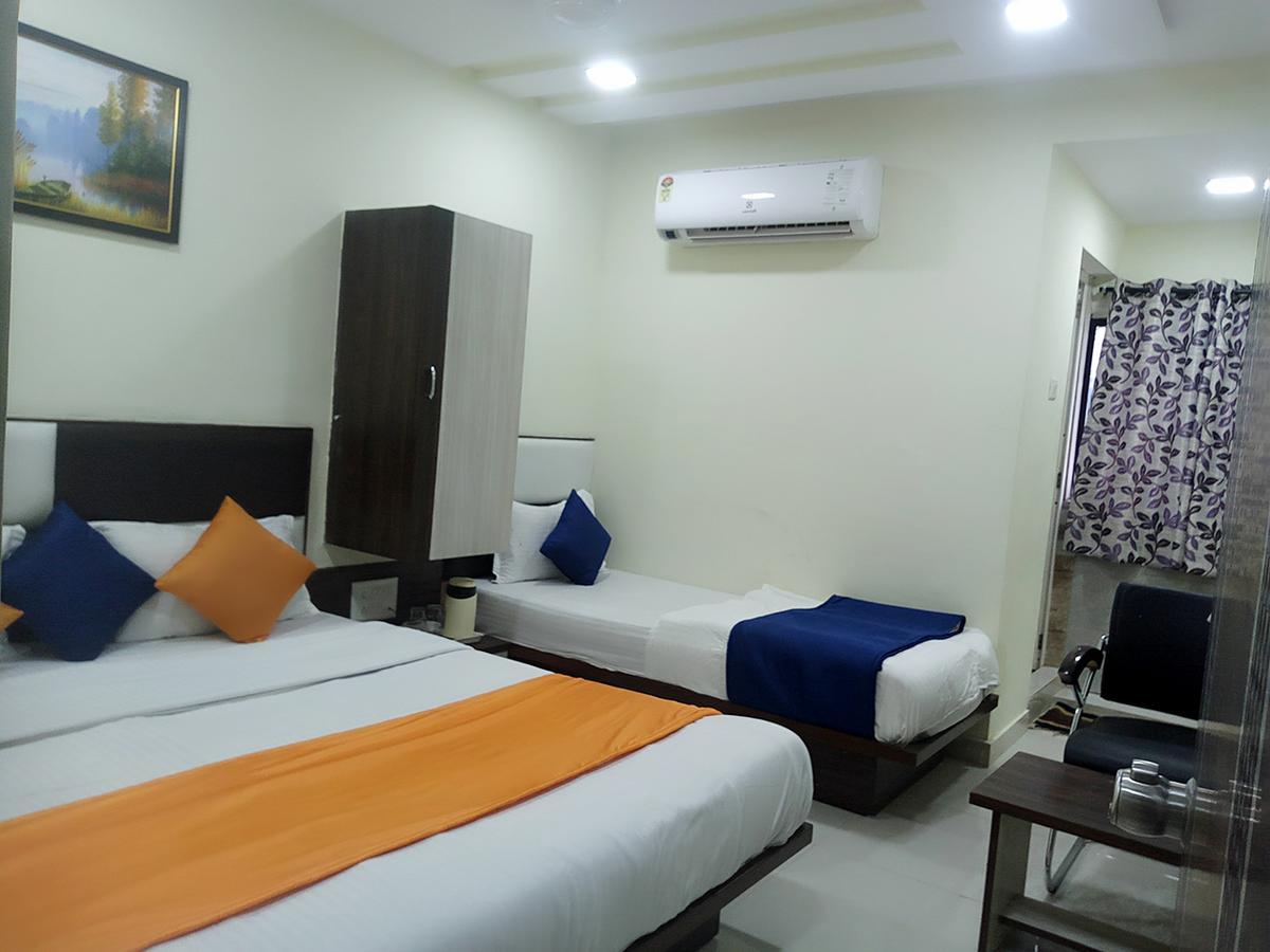 Hotel Lake Palace Ahmedabad Esterno foto