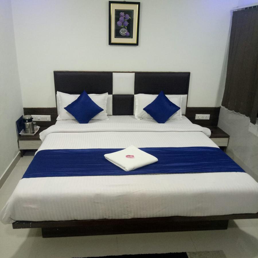 Hotel Lake Palace Ahmedabad Esterno foto